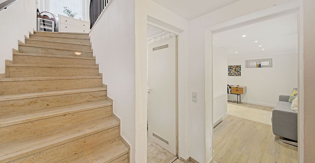 Kellertreppe mit Flur