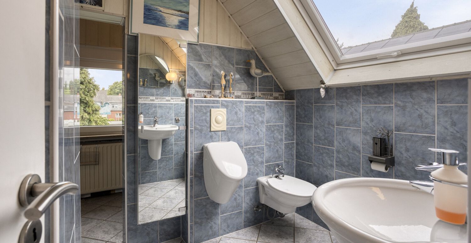 Badezimmer | Blick zum Arbeitszimmer