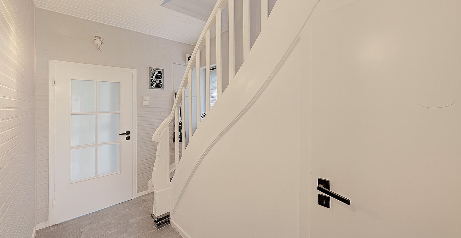 Flur mit Treppe zum Dachgeschoss