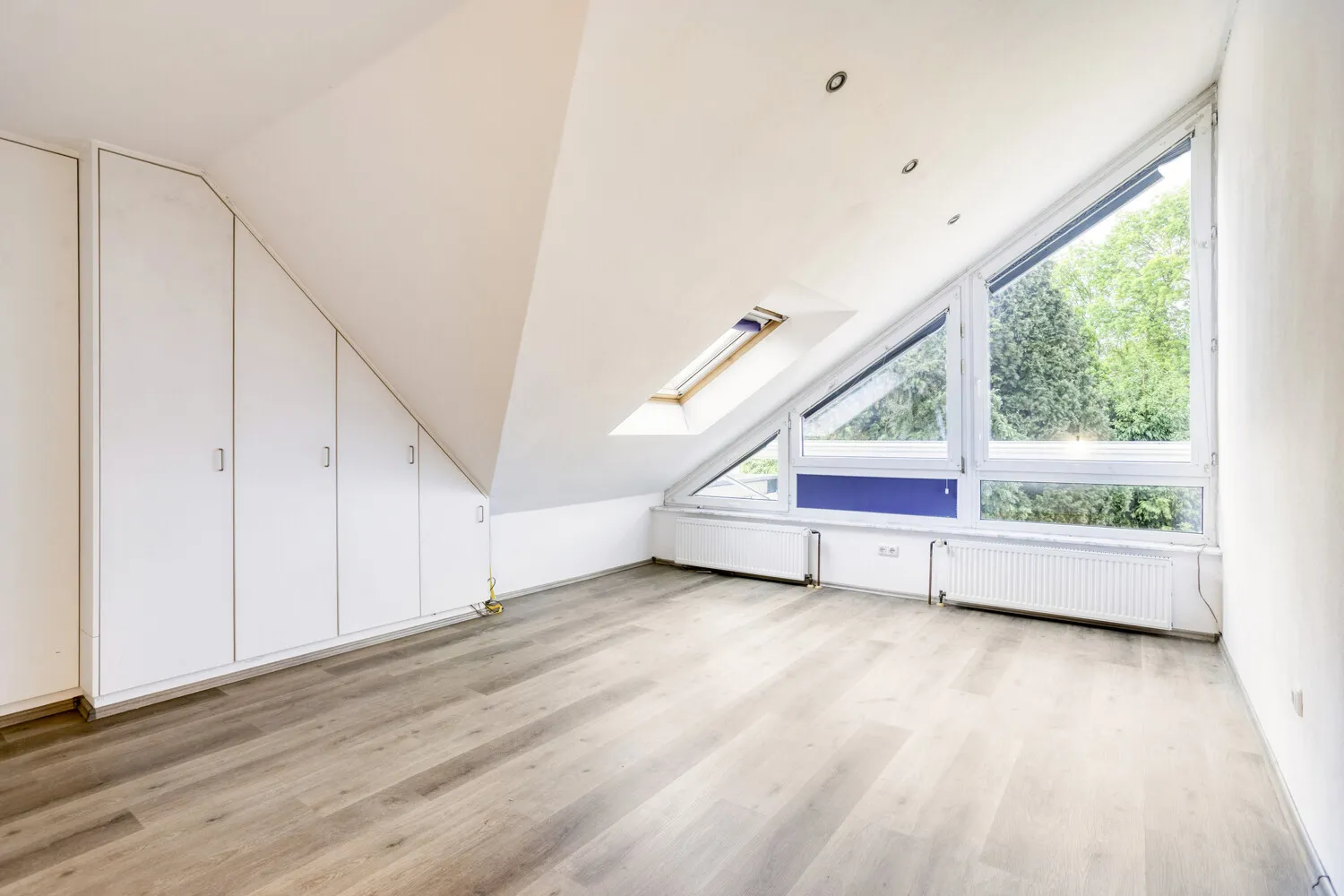 Schlafzimmer mit Einbauschränke