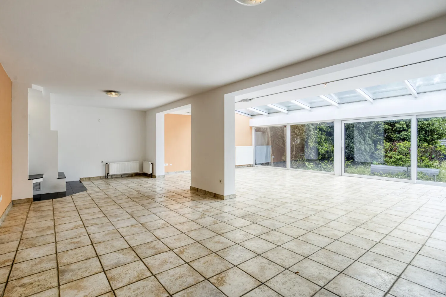 Wohnzimmer mit Kamin