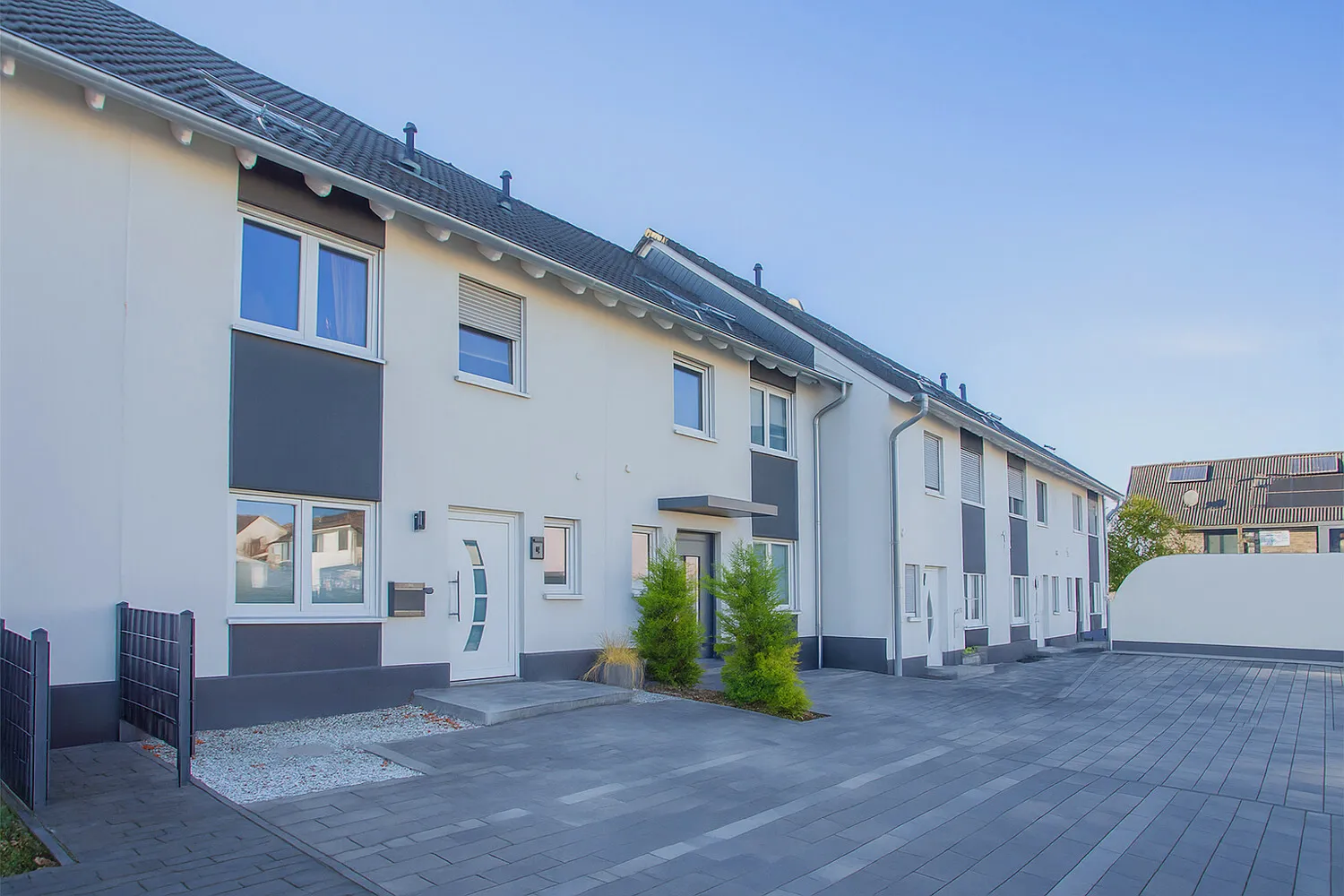 Living for families: Light-flooded terraced house in a quiet residential street