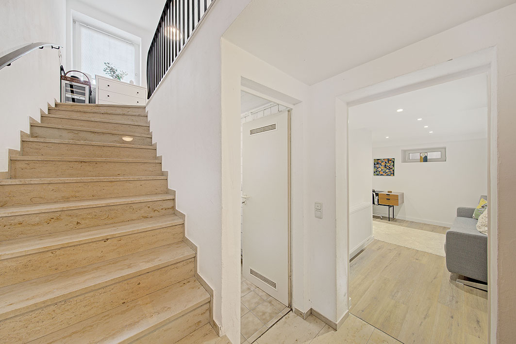 Kellertreppe mit Flur