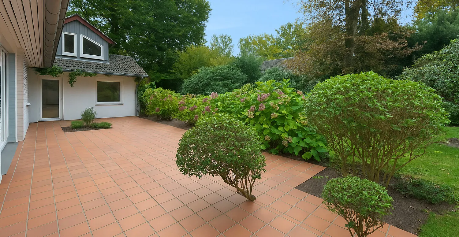 Terrasse mit Garten