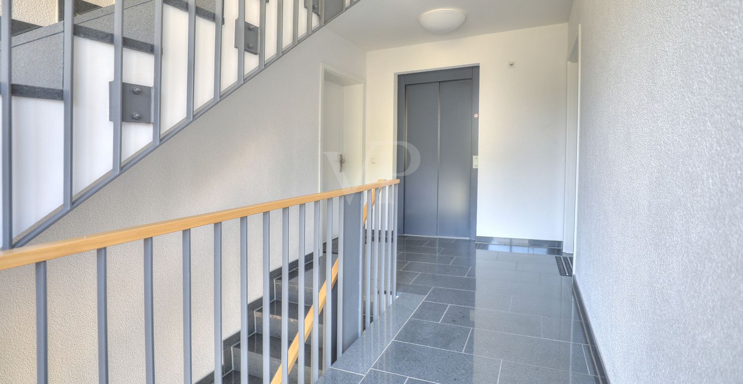 Treppenhaus / Aufzug