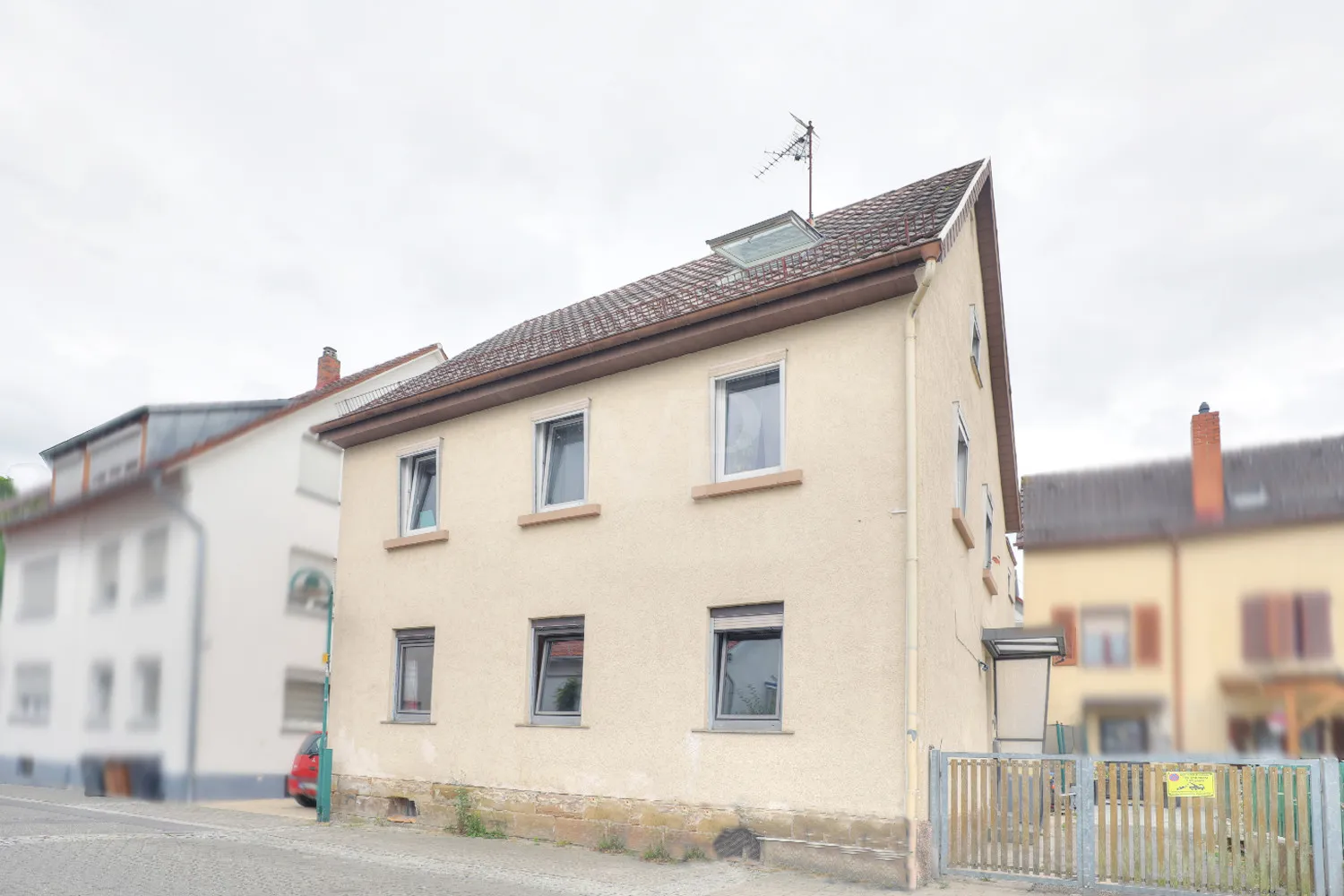 Living with charm – a two-family house with a converted attic