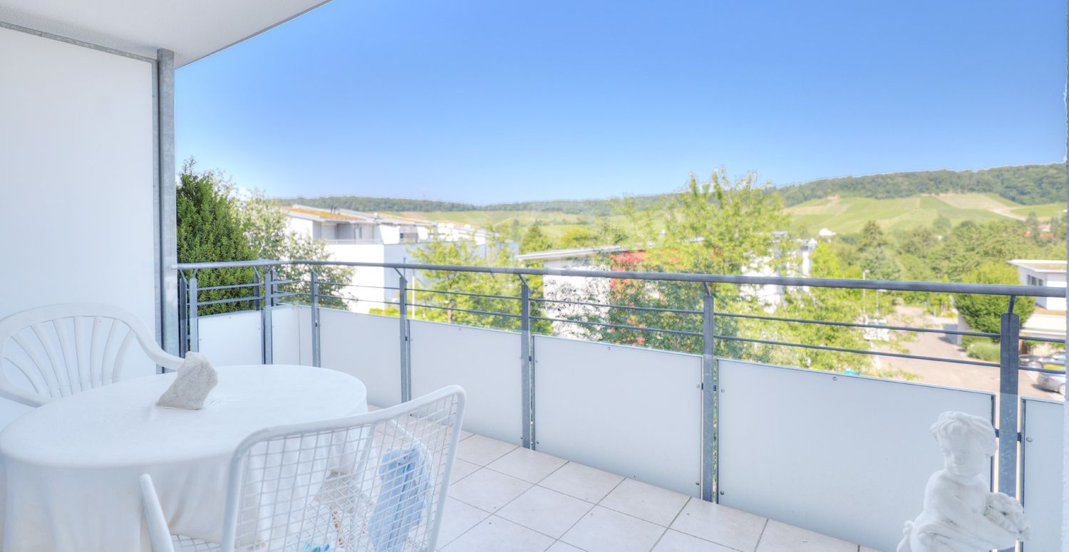 Balkon 1 (Ost-Ausrichtung, vom Esszimmer erreichbar)
