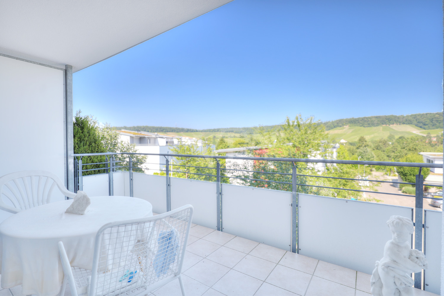 Balkon 1 (Ost-Ausrichtung, vom Esszimmer erreichbar)