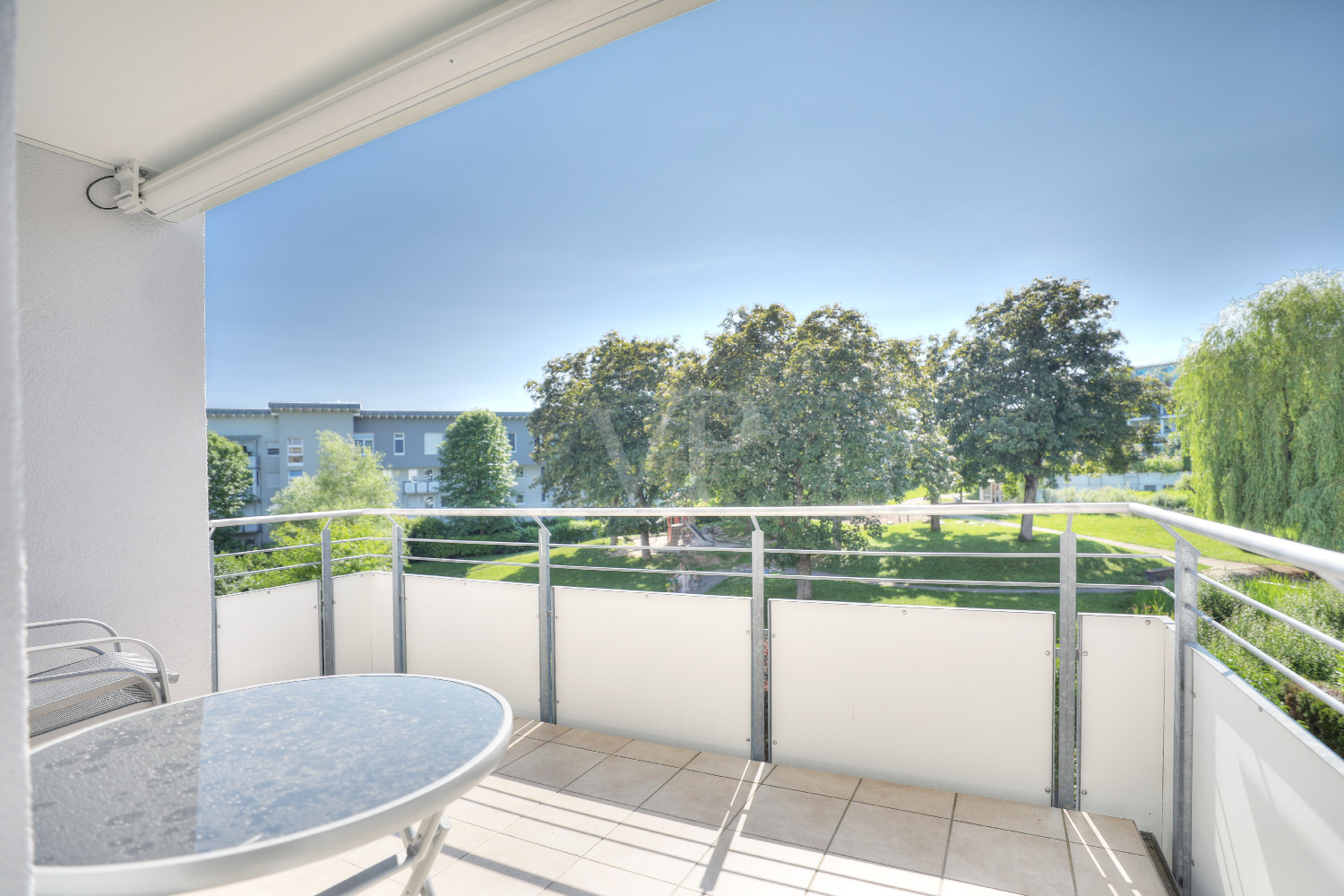 Balkon 2 (West-Ausrichtung, vom Wohn- und Kinderzimmer erreichbar)