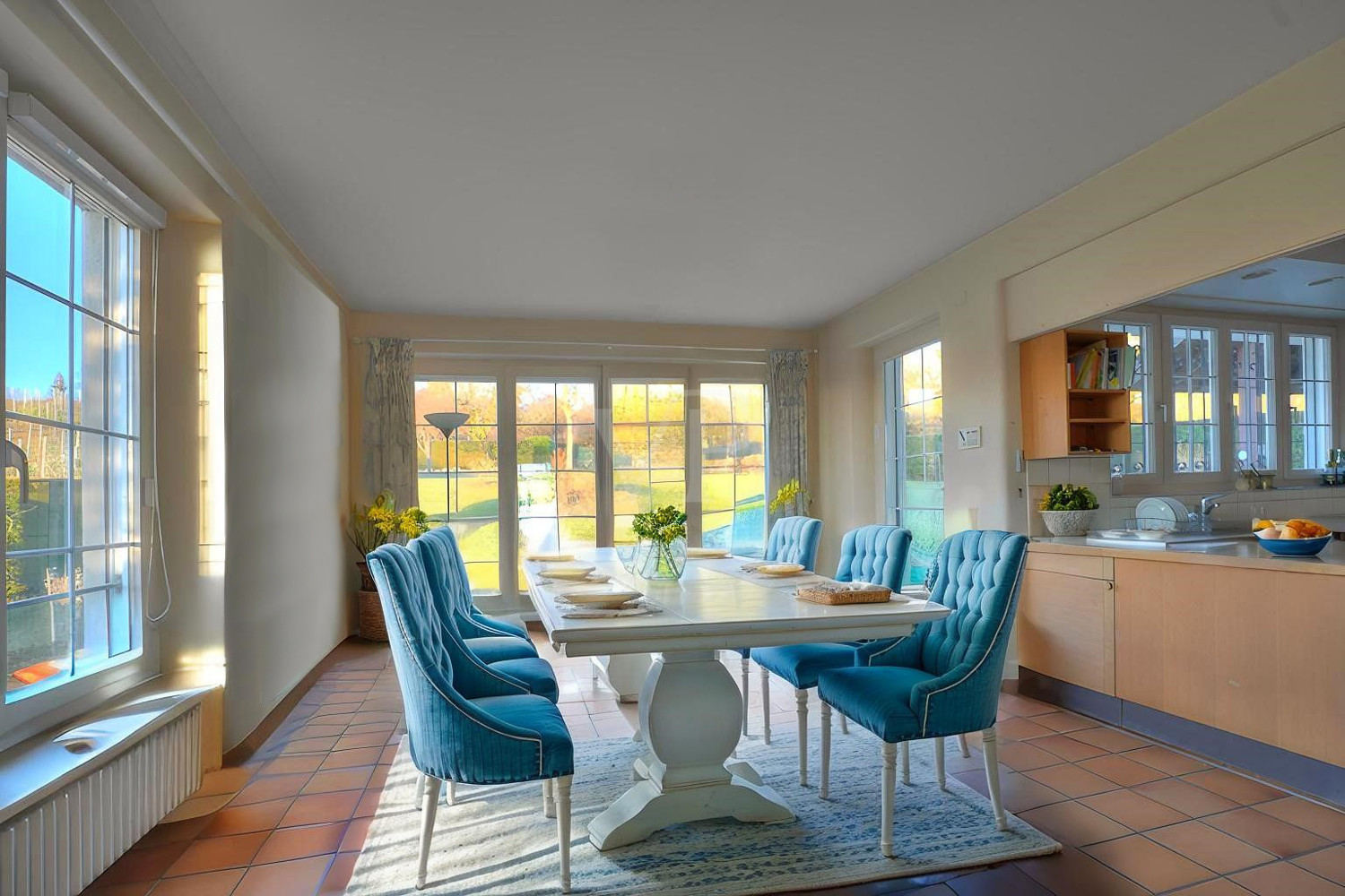 Essküche mit Terrassenzugang (KI)
