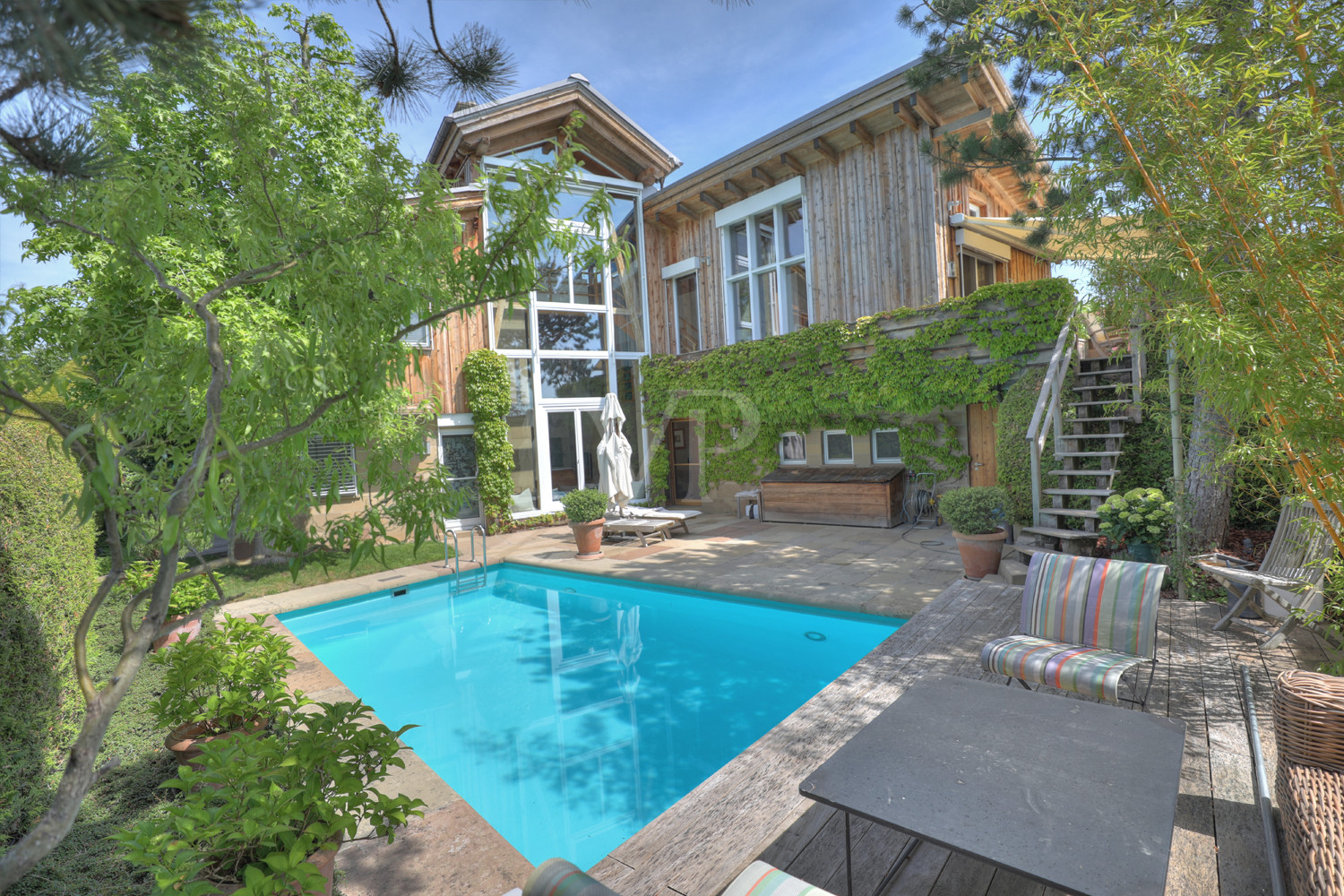 Pool-Terrasse