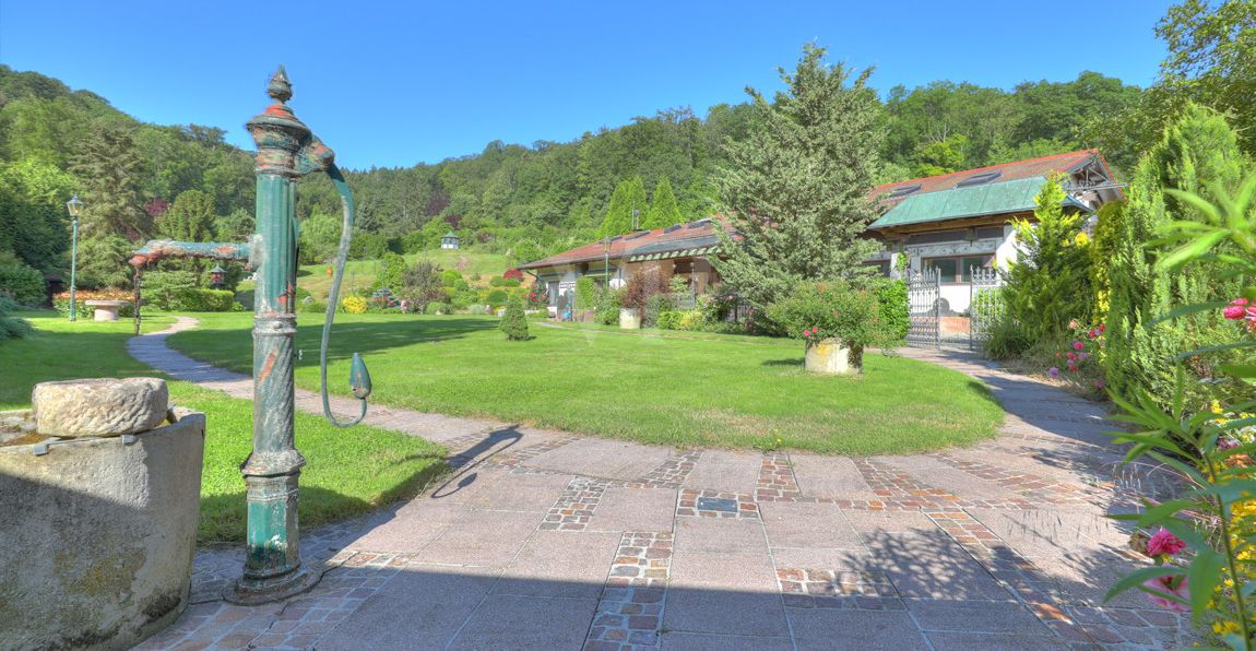 Garten mit Brunnen