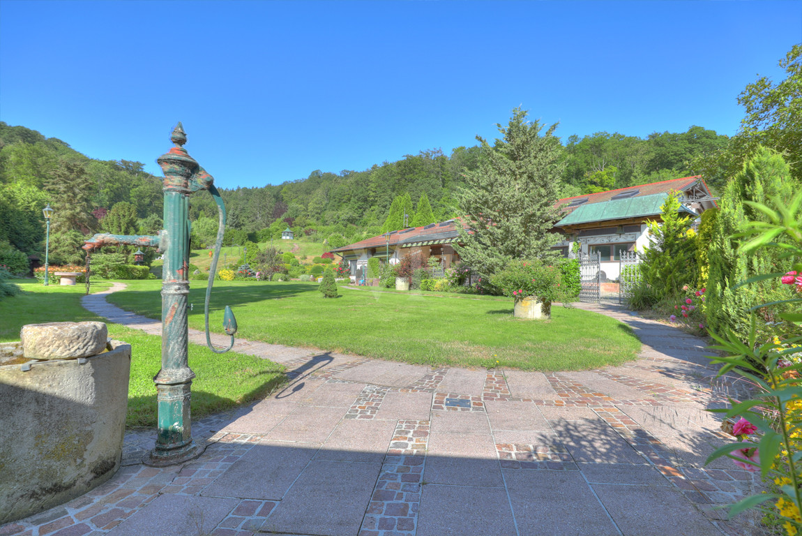 Garten mit Brunnen
