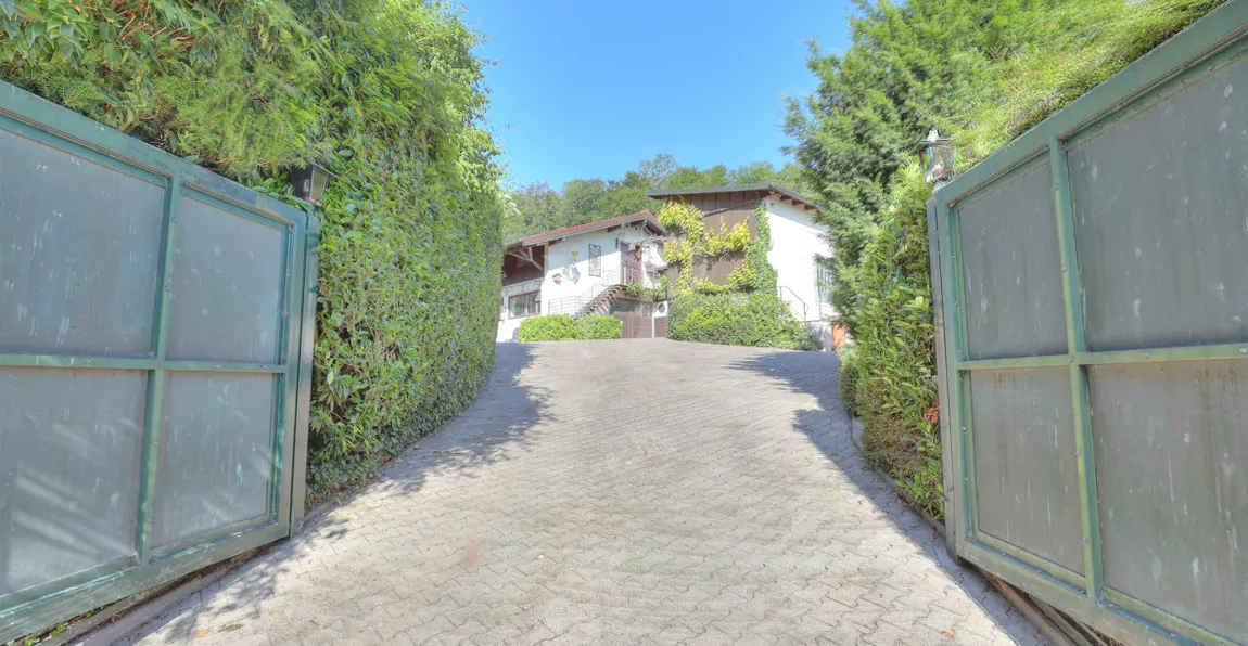 Zufahrt Grundstück unten