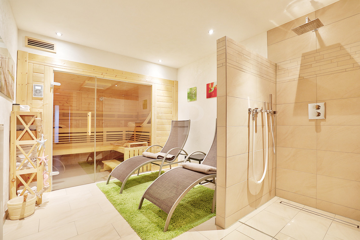 Sauna + Duschbereich UG