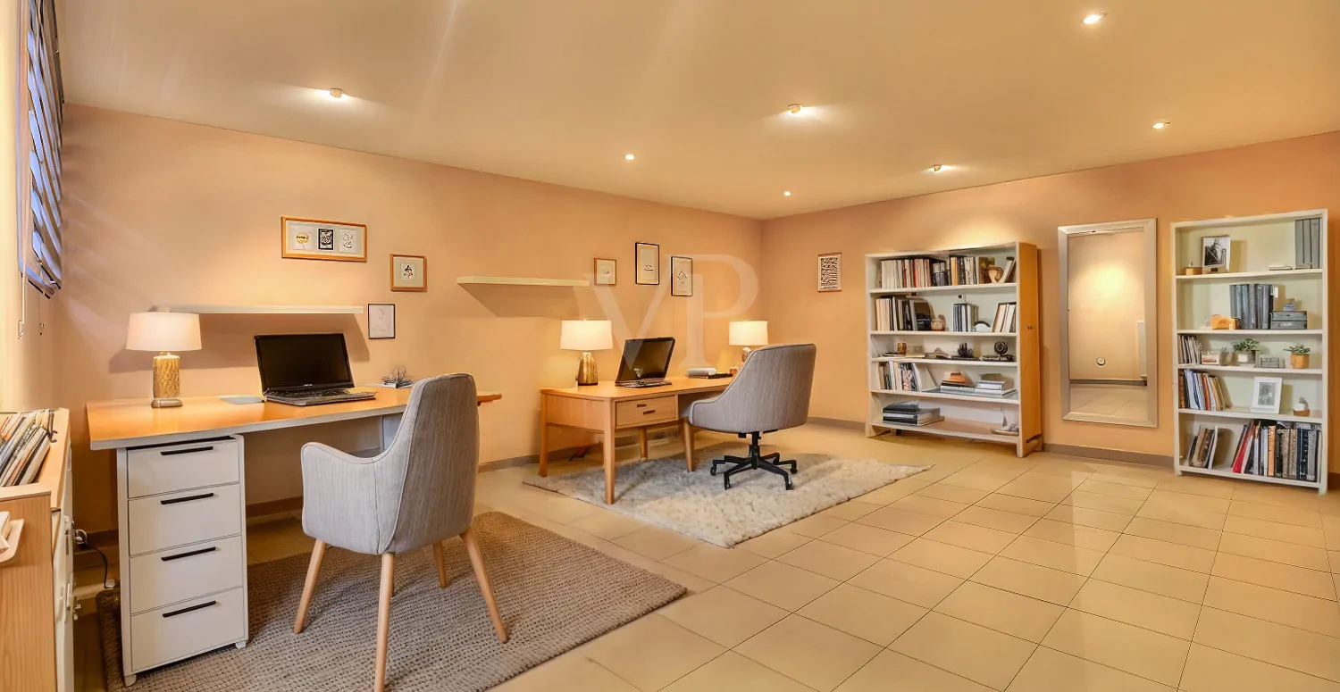 Büro UG mögliche Möblierung