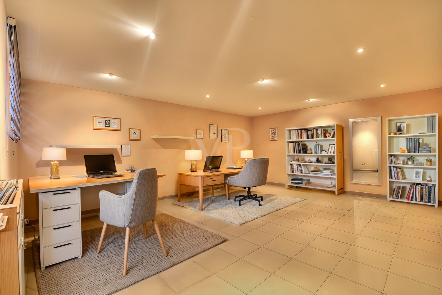 Büro UG mögliche Möblierung