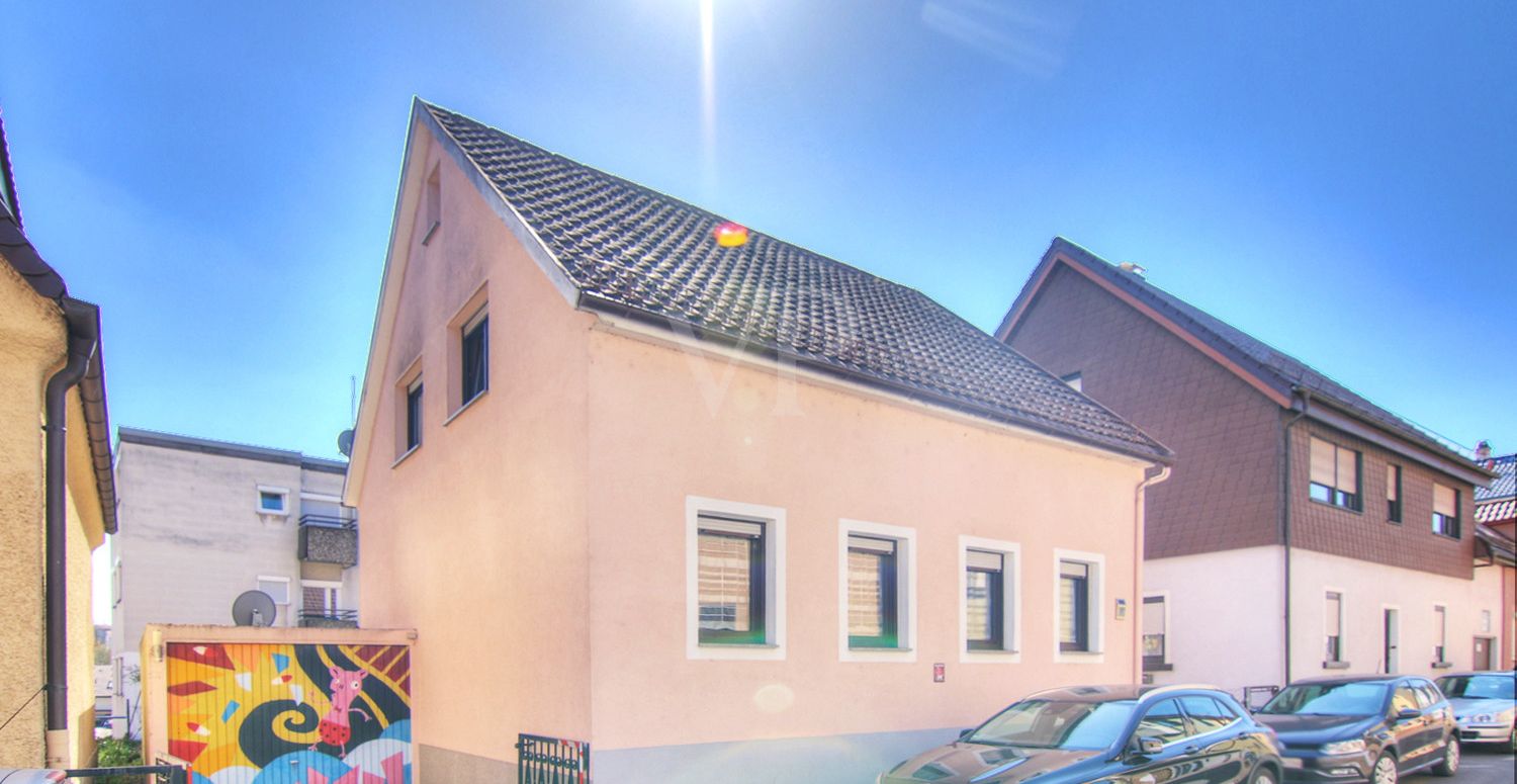 Außenansicht + Garage