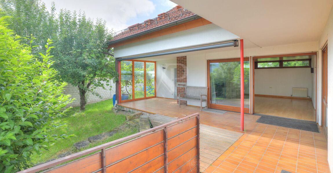 Terrasse mit Garten