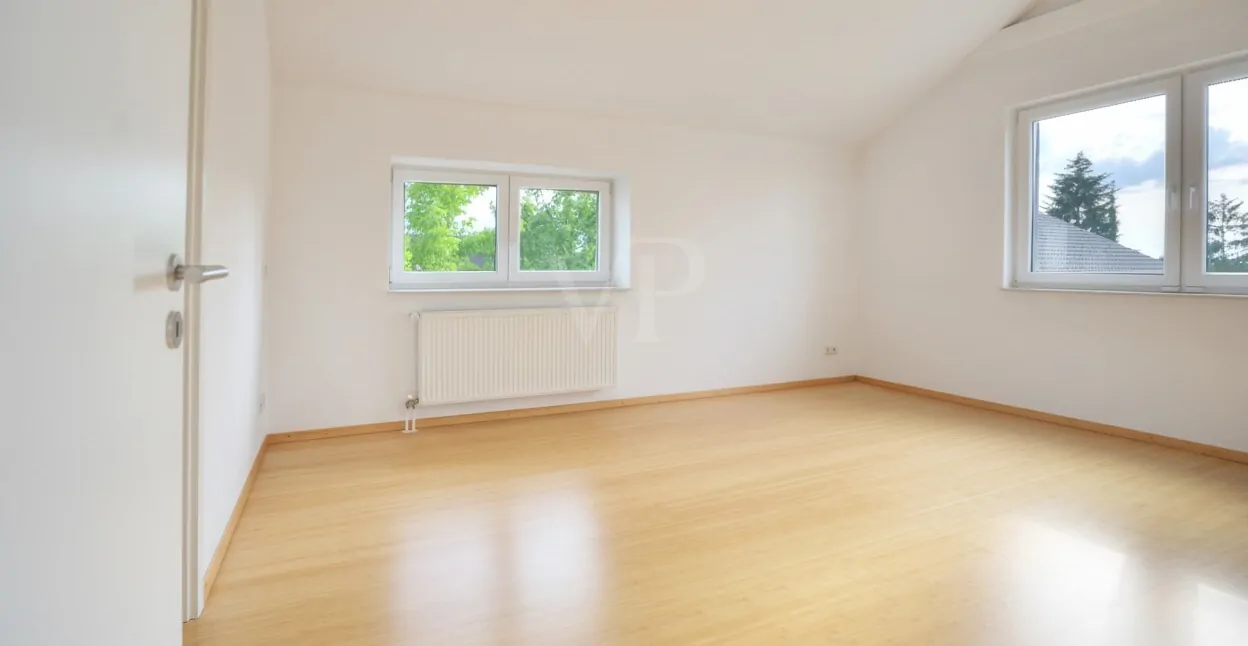 Kinderzimmer mit eigenem Badezimmer OG