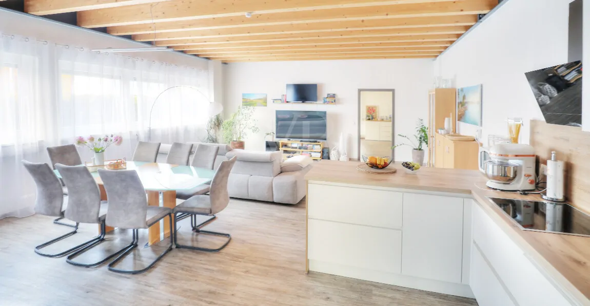 Wohn-/Essbereich mit Küche