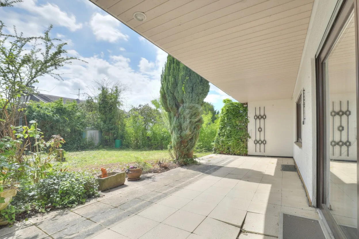 Terrasse mit Garten