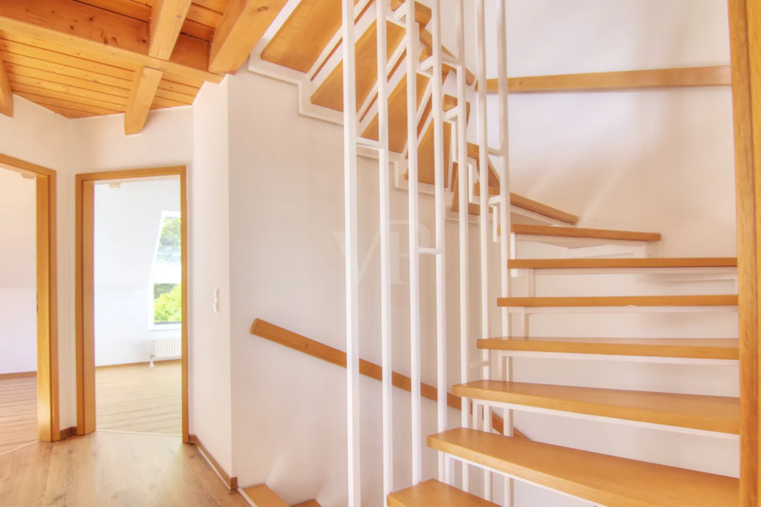 Flur OG, Treppe DG
