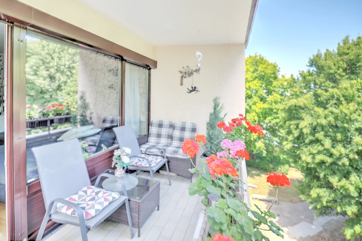 Großer Balkon in Ostausrichtung