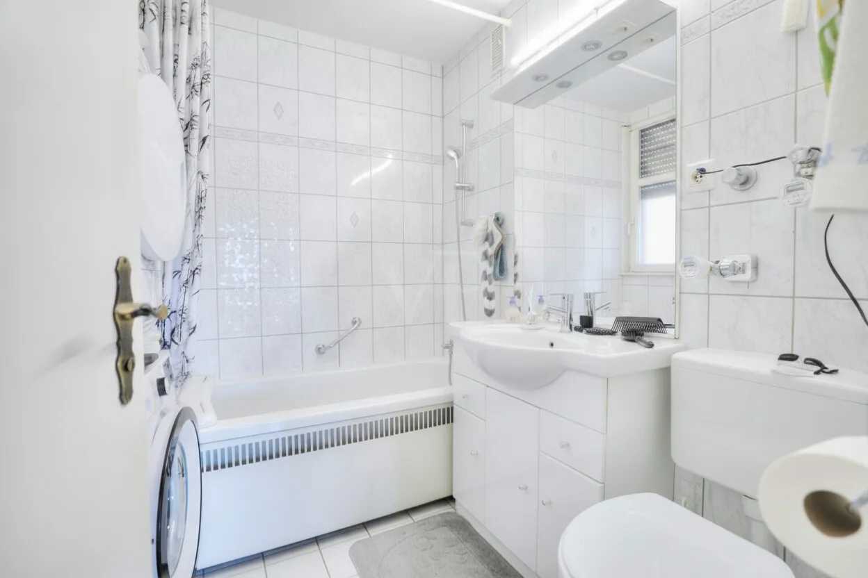 Badezimmer mit WM Anschluss