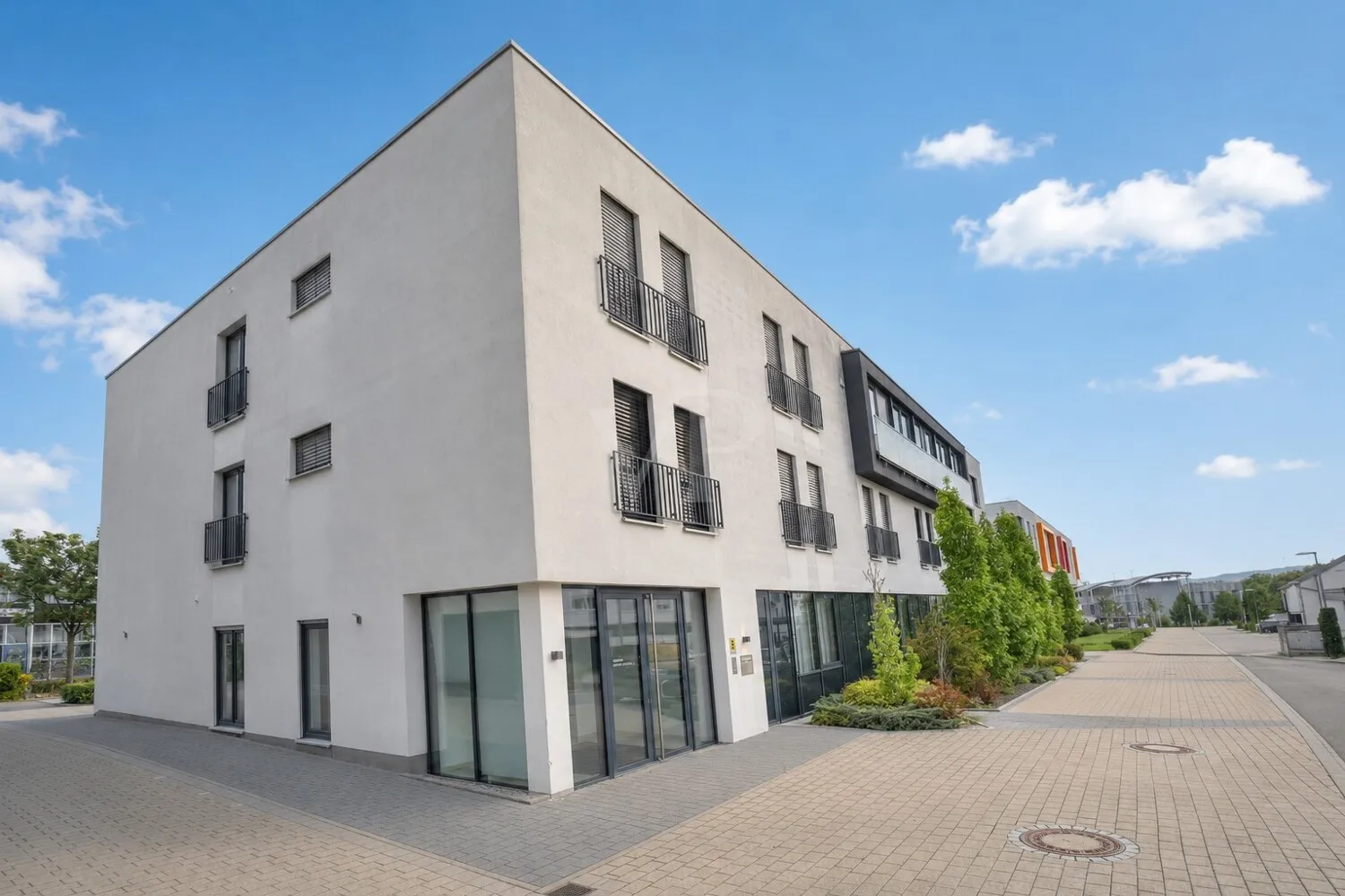 Süd-West Einfahrt Stellplätze