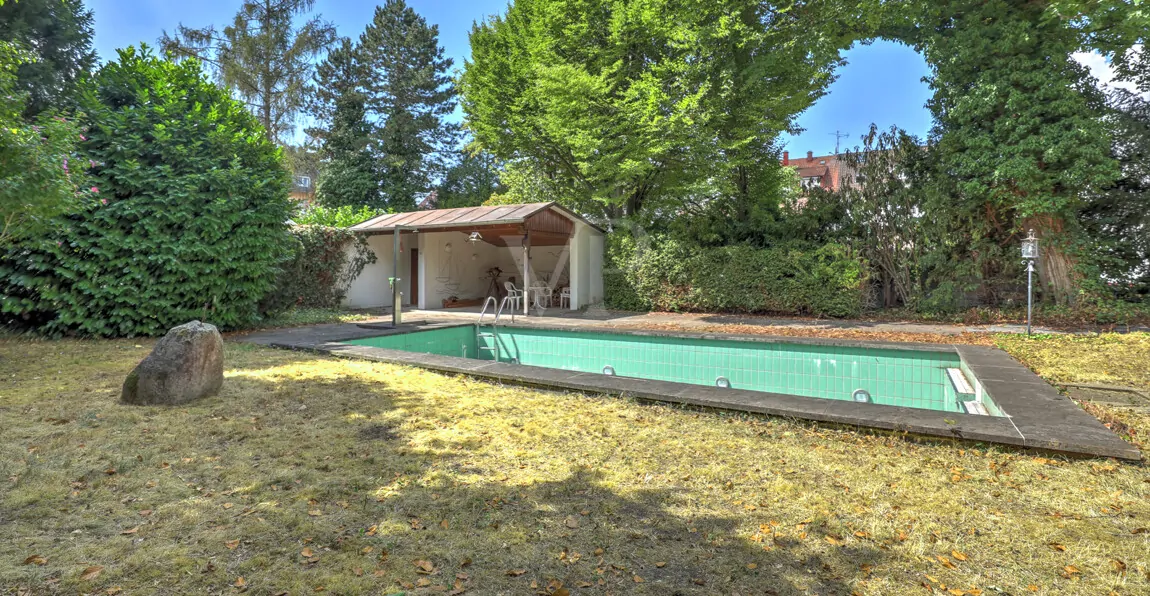 Pool - Gartenansicht