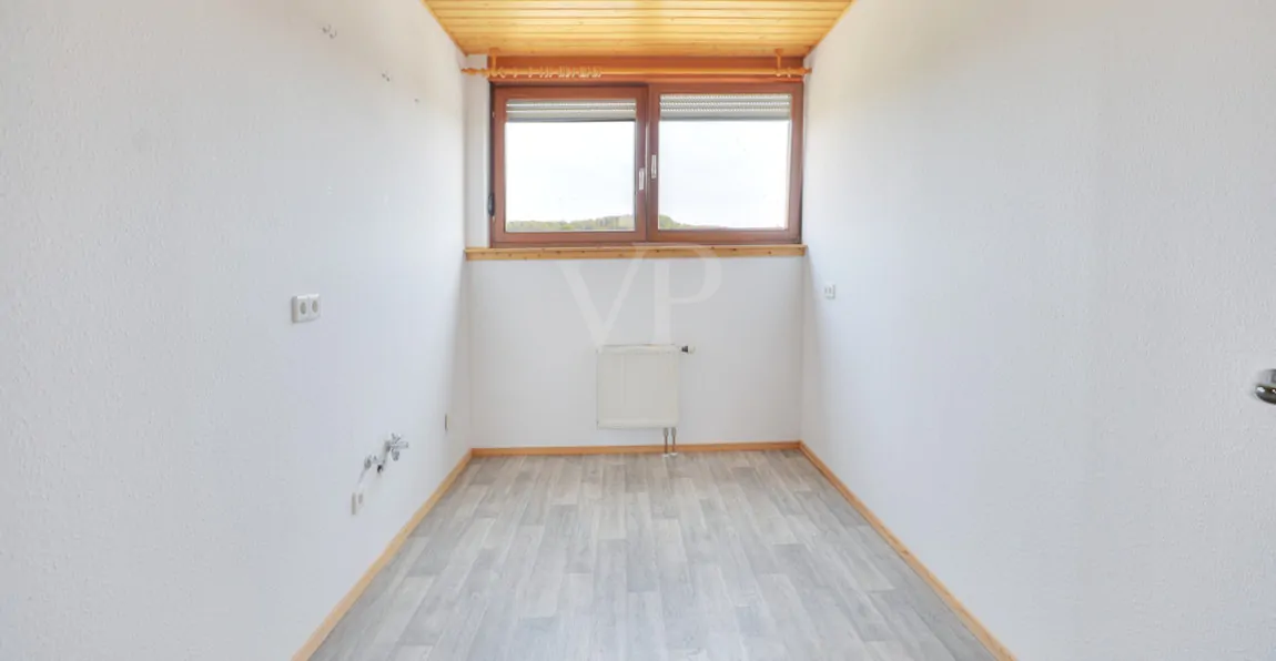 Gästezimmer / mögliche Küche OG