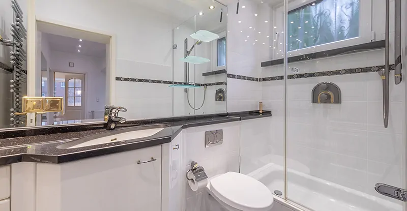 Duschbad im Erdgeschoss