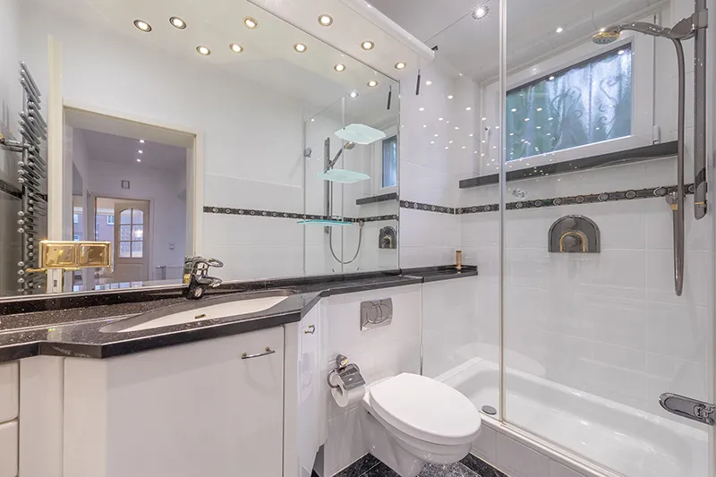 Duschbad im Erdgeschoss