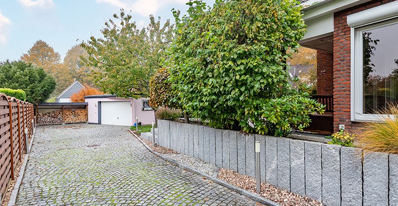 Auffahrt zur Garage