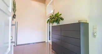 von_poll_real_estate_property_25091008_image_1