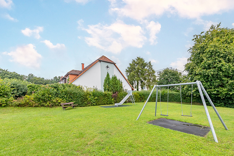 angrenzender Spielplatz