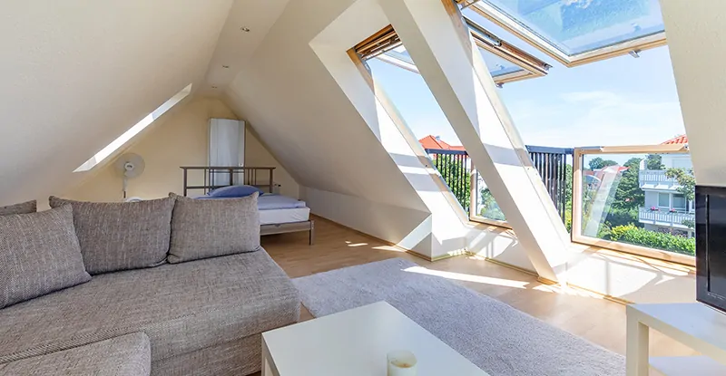 Spitzboden - Sitzecke im Schlafzimmer / Ausblick