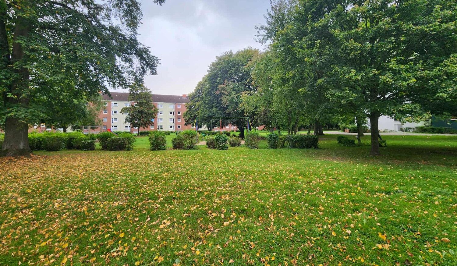 Gemeinschaftsgrundstück mit Spielplatz