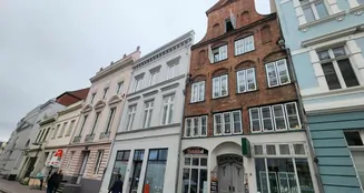 von_poll_real_estate_property_25091013_image_0