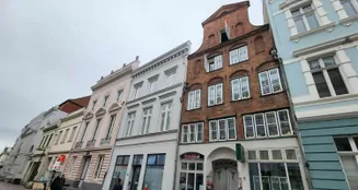 von_poll_real_estate_property_25091013_image_0