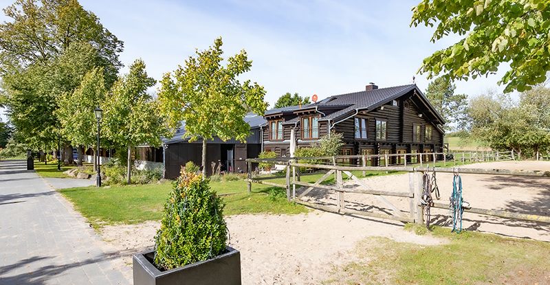 Blick gen Reitstall