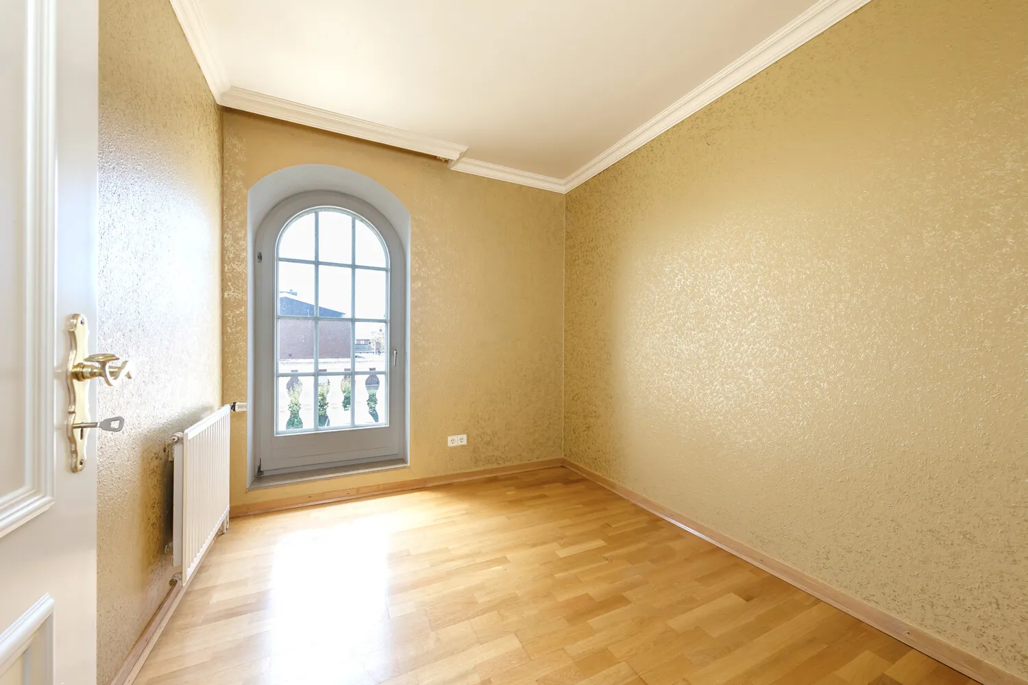 Gästezimmer mit Balkonzugang im Obergeschoss