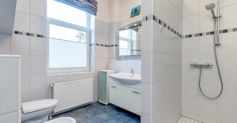 Erdgeschosswohnung: Bad