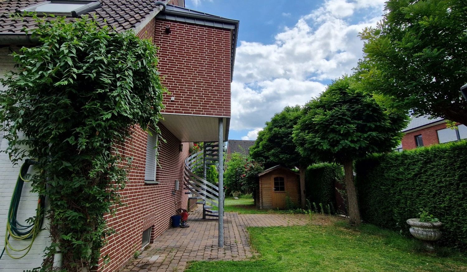 Blick Garten Seite