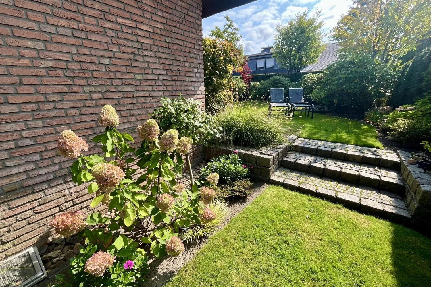 Achtung !
Besichtigen. Einziehen. Wohlfühlen. 
Ihr neues Zuhause mit Stil und Komfort.