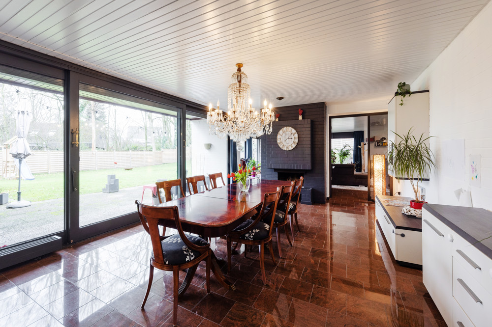 Speisezimmer mit Kronleuchter