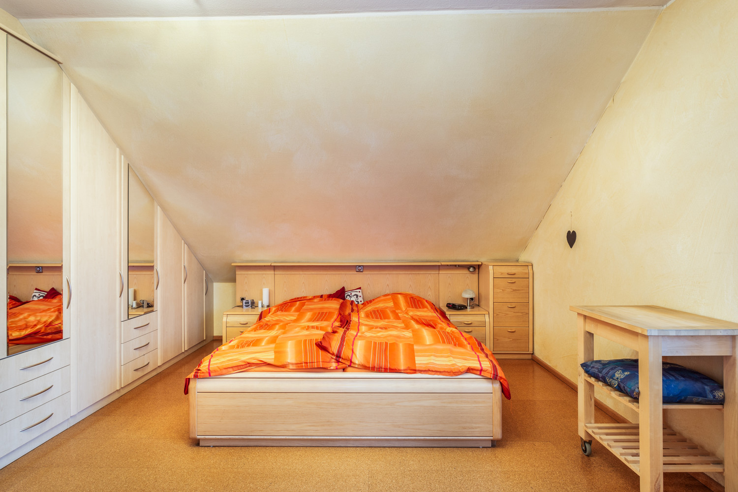 Schlafzimmer mit Einbauschrank