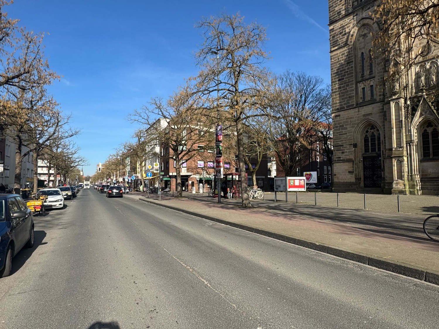 Helle 2-Zimmer-Wohnung mit Balkon in zentraler Lage