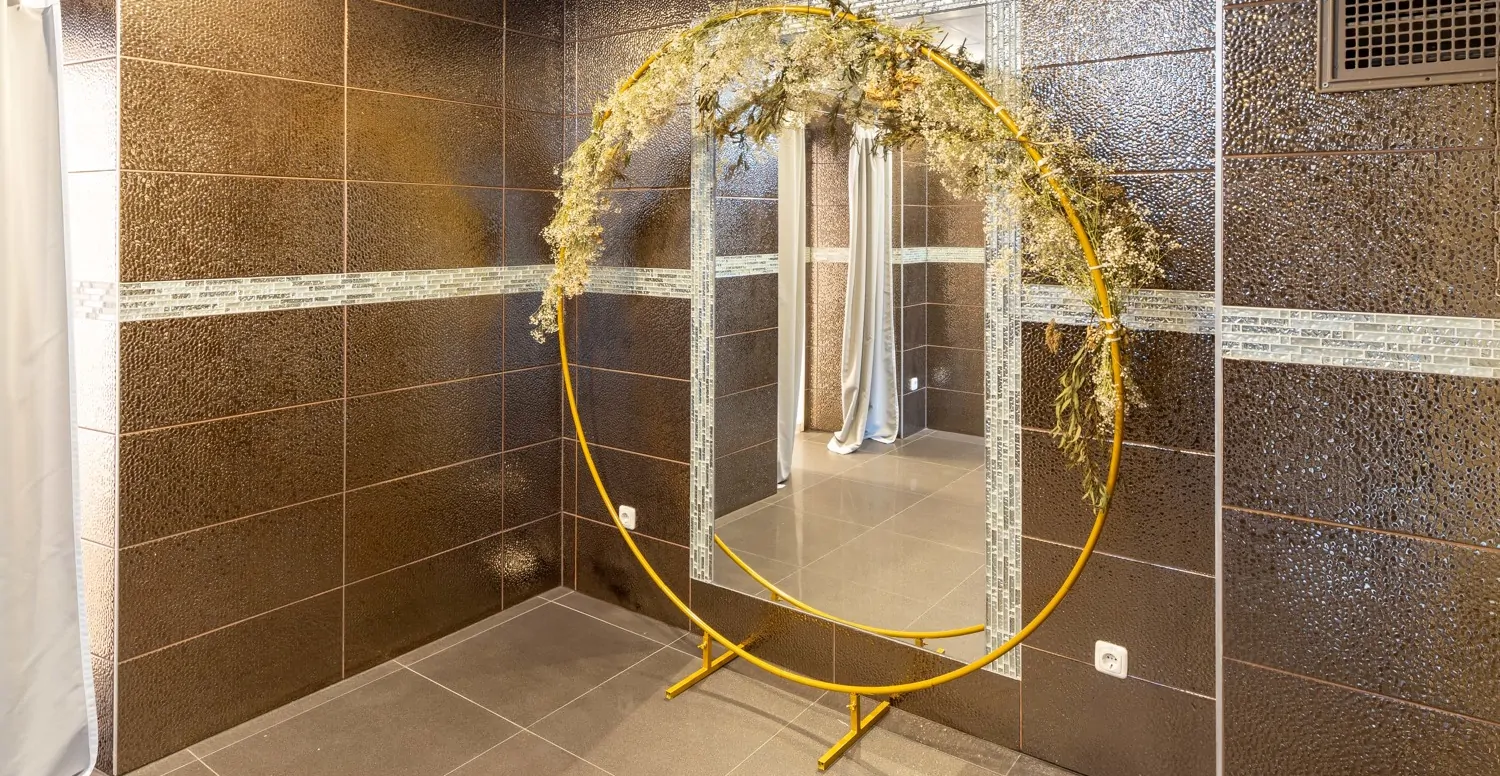 ... mit Ankleide im Vorraum